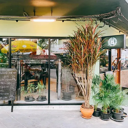 Oasis Cafe And Nap Hostel